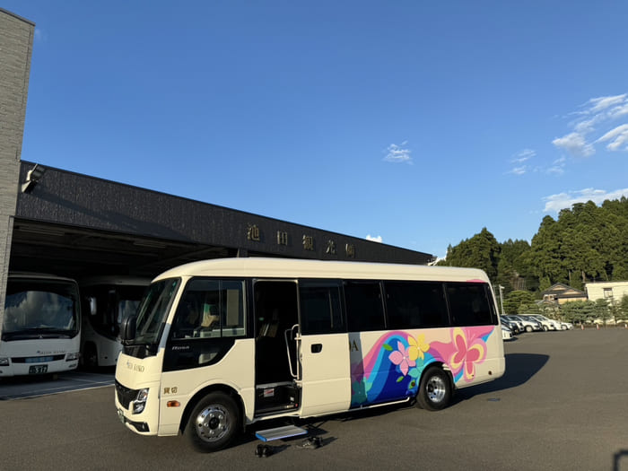 越前和紙を使用したマイクロ観光バスを導入しました